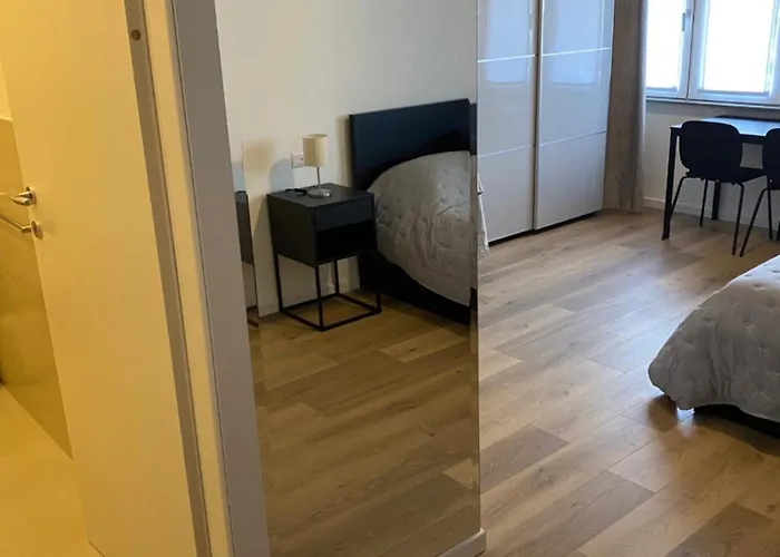 Grey House Apartment *